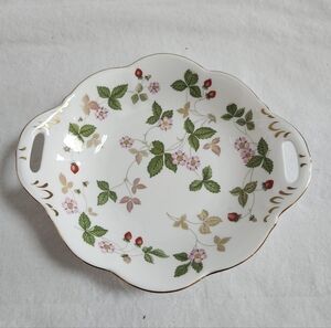 Wedgewood Wild Strawberry Serving Dish